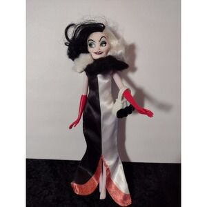 Hasbro Cruella DeVille Doll Black White‎ Gown Disneys 101 Dalmations Villian